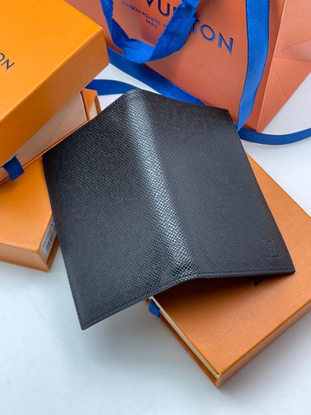 МУЖСКАЯ ОБЛОЖКА НА ПАСПОРТ LOUIS VUITTON  57243 фото анонса