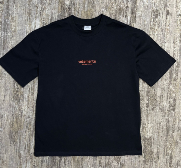 МУЖСКАЯ ФУТБОЛКА VETEMENTS 