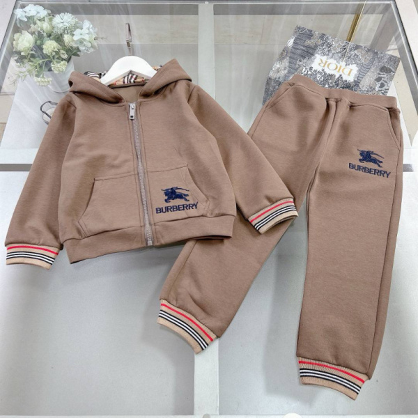 ДЕТСКИЙ КОСТЮМ BURBERRY