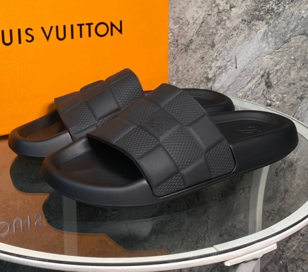 МУЖСКИЕ ШЛЕПКИ LOUIS VUITTON 