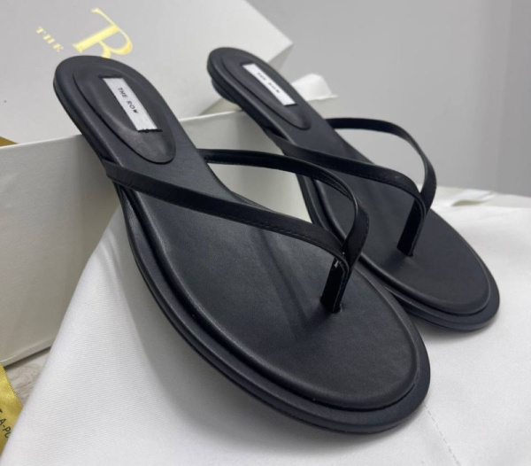 ШЛЕПКИ THE ROW 