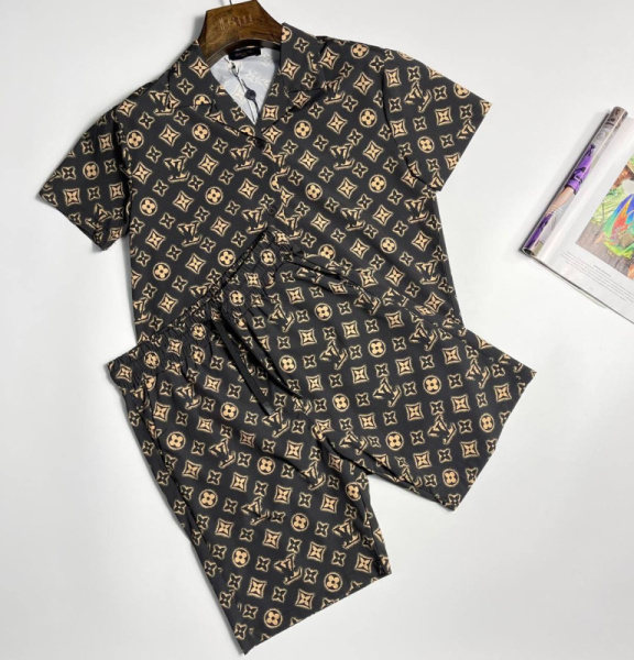 МУЖСКОЙ КОСТЮМ LOUIS VUITTON 