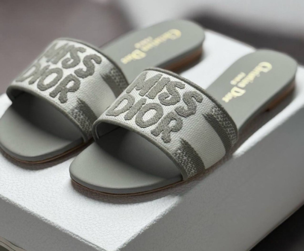 ШЛЕПКИ CHRISTIAN DIOR 