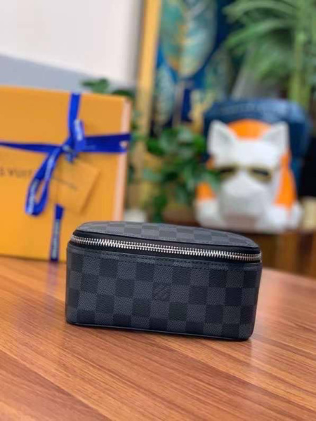 МУЖСКОЙ НЕСЕССЕР КОСМЕТИЧКА LOUIS VUITTON  58480 фото анонса