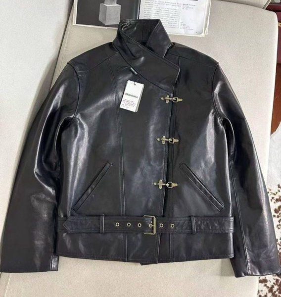 КУРТКА BALENCIAGA 