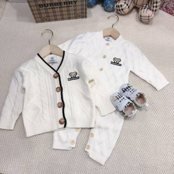 ДЕТСКИЙ КОСТЮМ BURBERRY 