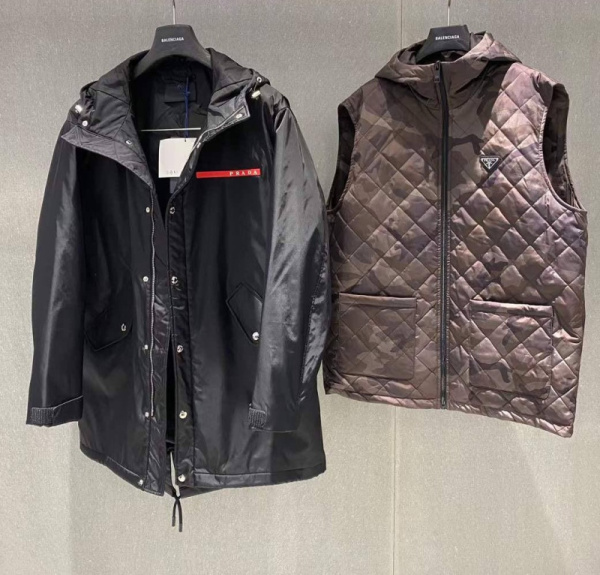 ВЕТРОВКА С ЖИЛЕТОМ PRADA 