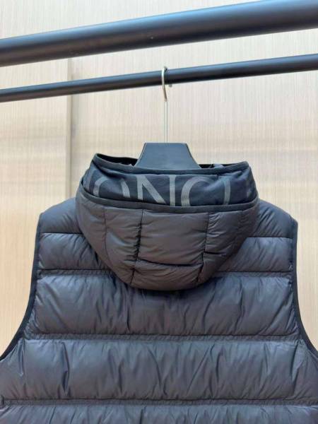 МУЖСКОЙ ЖИЛЕТ MONCLER  71147 фото анонса
